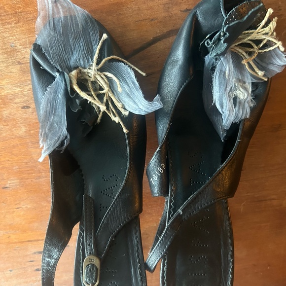 Hispanitas Made in Spain Spanish.3-D floral detail. Leather heels size 39.US 8.5 - Picture 16 of 16